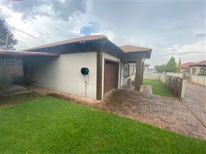 2 Bedroom Property for Sale in Meiringspark Western Cape